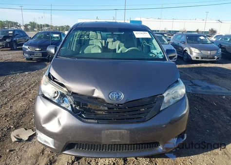 2013 Toyota Sienna L V6 7 Passenger z USA, uszkodzony, nr VIN 5TDZK3DC5DS314673